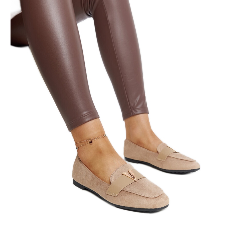 Braune Mokassins mit Namal-Dekoration