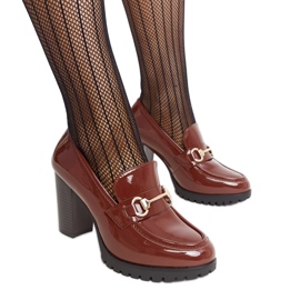 Braune Pumps mit Lackabsatz von Giacoma