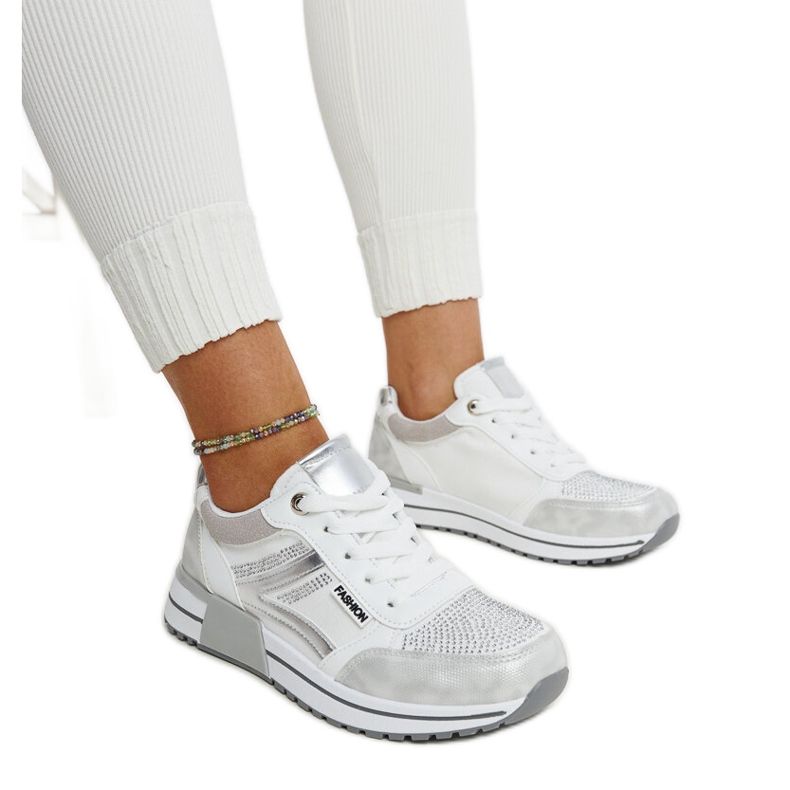 Silberne Plateau-Sneaker mit Mauli-Strasssteinen silber-