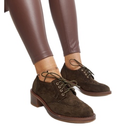 Grüne Wildlederschuhe mit hohen Absätzen von Tigard