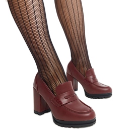 Burgunderrote Schuhe mit hohen Absätzen von Sauda