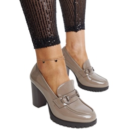 Graue Pumps mit Lackabsatz von Giacoma