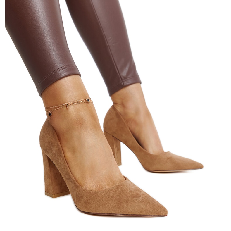 Braune Pumps mit hohen Absätzen von Leea