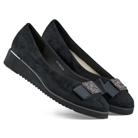 Schwarze Wildlederpumps mit niedrigem Keilabsatz