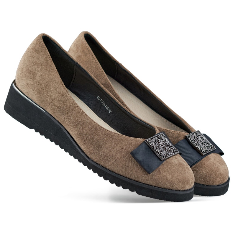 Wildlederschuhe in der Farbe Taupe, Pumps mit niedrigem Keilabsatz beige