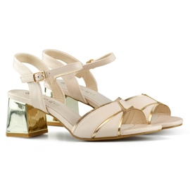 Elegante beige Damensandalen mit goldenem Absatz