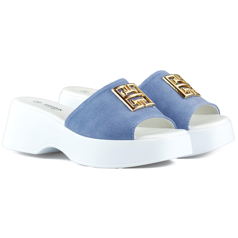 Blaue Jeans, elegante, bequeme Flip-Flops mit dicker Sohle