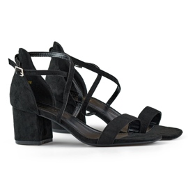 Schwarze Damen-Sandalen aus Wildleder mit niedrigem Absatz und Riemen