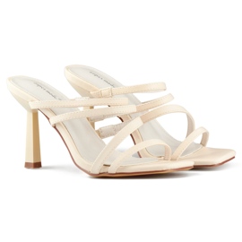 Stilvolle beige Damen-Flip-Flops mit hohem Absatz