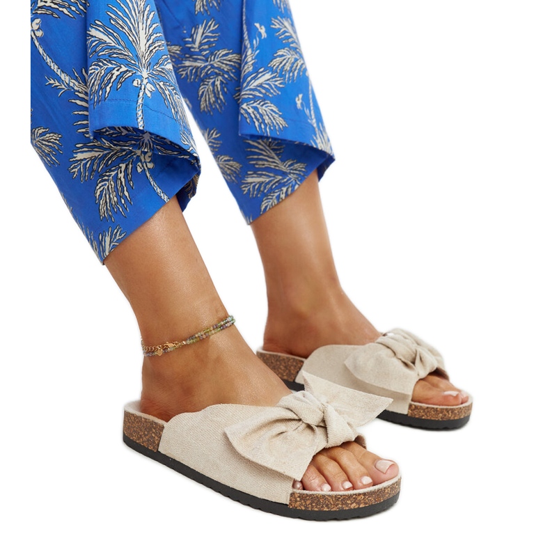 Hellbeige Flip-Flops mit Korksohle von Aamu