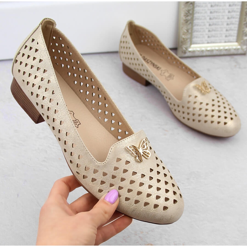 M. DASZYŃSKI Durchbrochene Damenschuhe mit niedrigem Absatz, gold M.Daszyński beige