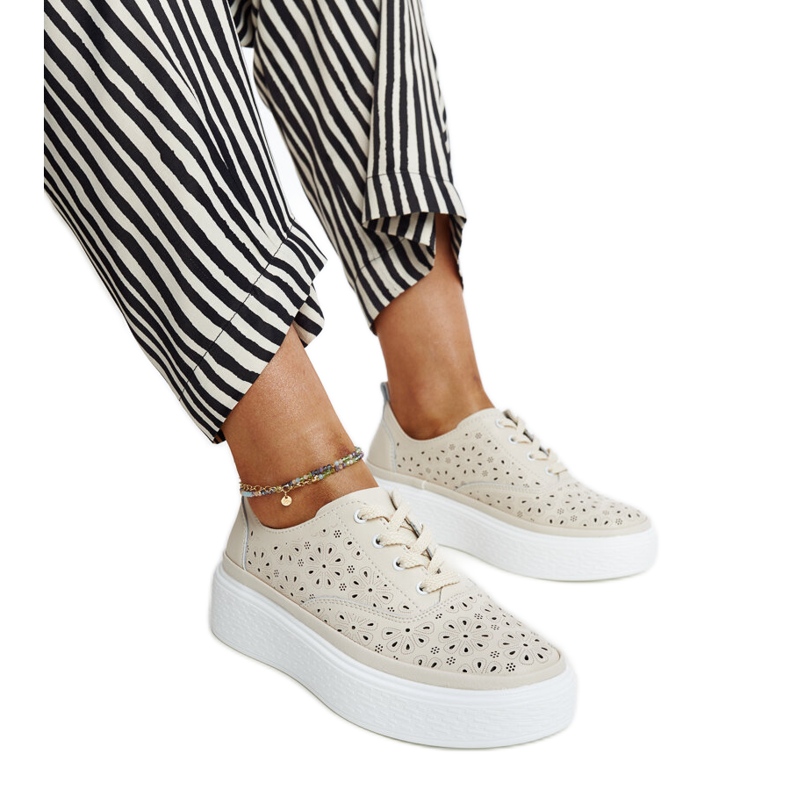 Beigefarbene Sportschuhe aus Leder