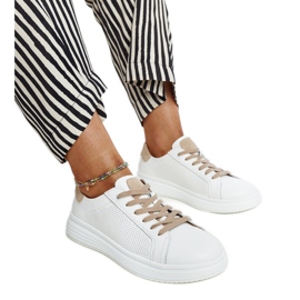 Weiße und beige Lederschuhe