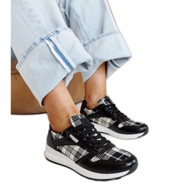 Schwarze Lederschuhe mit dekorativer Schnalle