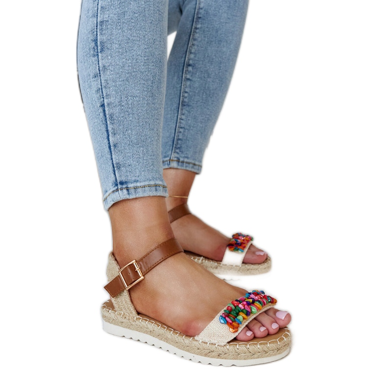 Beigefarbene Sandalen mit bunten Galatine-Steinen