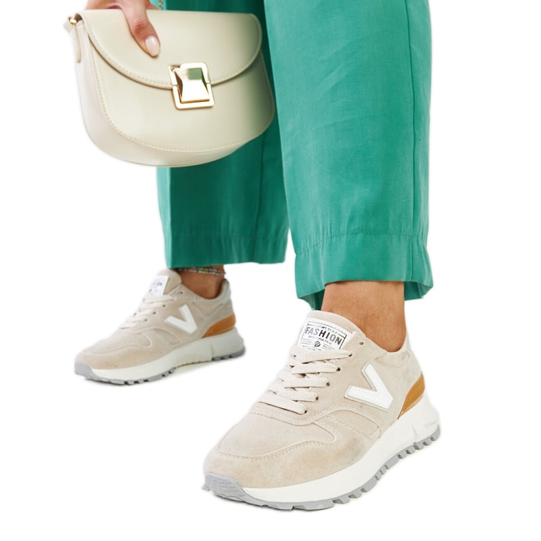 Beigefarbene Sneaker mit dickerer Olonio-Sohle