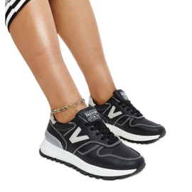 Schwarze Sneaker mit dicker Cettina-Sohle