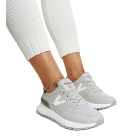 Graue Sneaker mit dickerer Cettina-Sohle