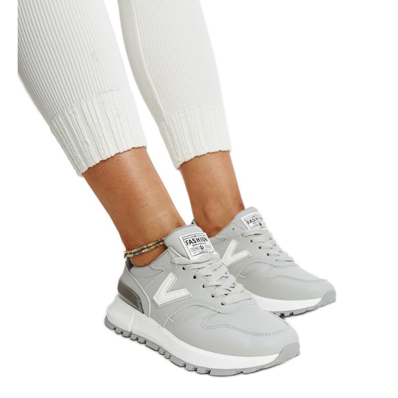 Graue Sneaker mit dickerer Cettina-Sohle