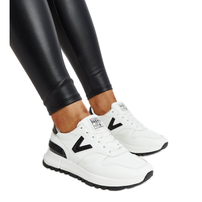 Weiße Sneaker mit dicker Cettina-Sohle