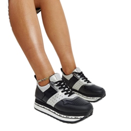 Schwarze Sneaker mit hoher Sohle von Askalua