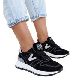 Schwarze Sneakers mit einer dickeren Olonio-Sohle aus Öko-Wildleder