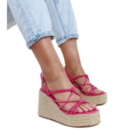 Dunkelrosa Mara-Keilsandalen