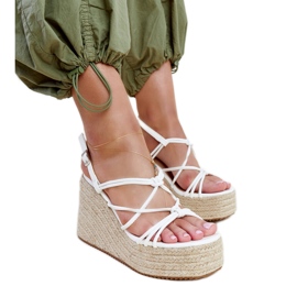 Weiße Mara-Keilsandalen