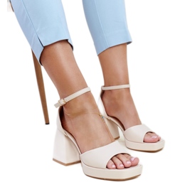 Hellbeige Sandaletten mit hohen Absätzen von Vesna