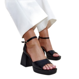 Schwarze Vesna-Sandalen mit hohen Absätzen
