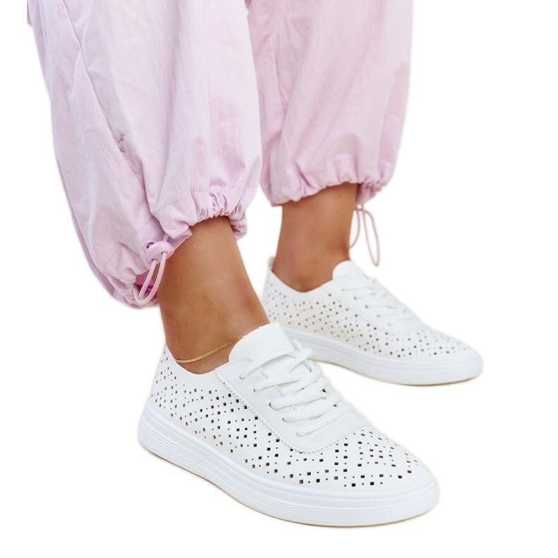 Weiße, durchbrochene Manoek-Sneaker