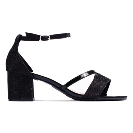 Glitzernde schwarze High-Heel-Sandalen