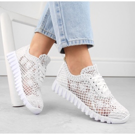 Damen-Sportschuhe aus weißer Spitze T.Sokolski 1982