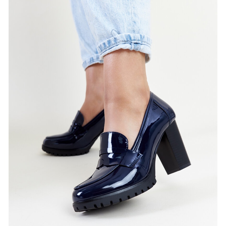 Marineblaue Lackpumps mit hohem Absatz von Licoletta