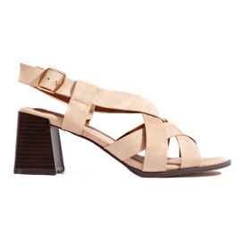 Beige Wildleder-Sandalen mit hohen Absätzen