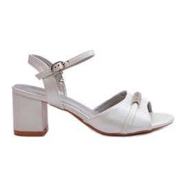 Vinceza Damen-Sandalen aus Öko-Leder mit hohem Absatz und silbernen Narhi-Dekorationen