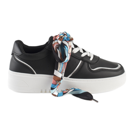 Schwarze Damen-Sneaker mit Band gebunden