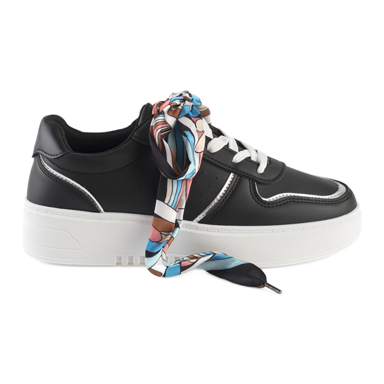 Schwarze Damen-Sneaker mit Band gebunden