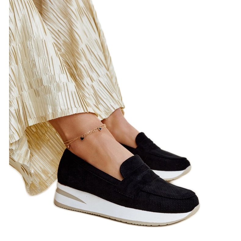 Schwarze perforierte Muna-Schuhe