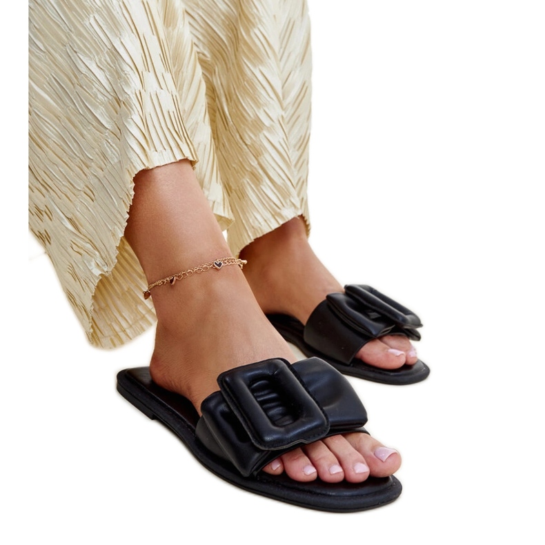 Schwarze Flip-Flops mit Ganema-Schnalle
