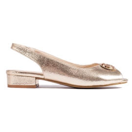 Goldene elegante flache Sandalen