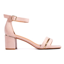 Rosa Wildledersandalen mit hohen Absätzen