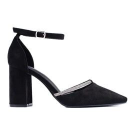 Schwarze Wildlederpumps mit hohen Absätzen