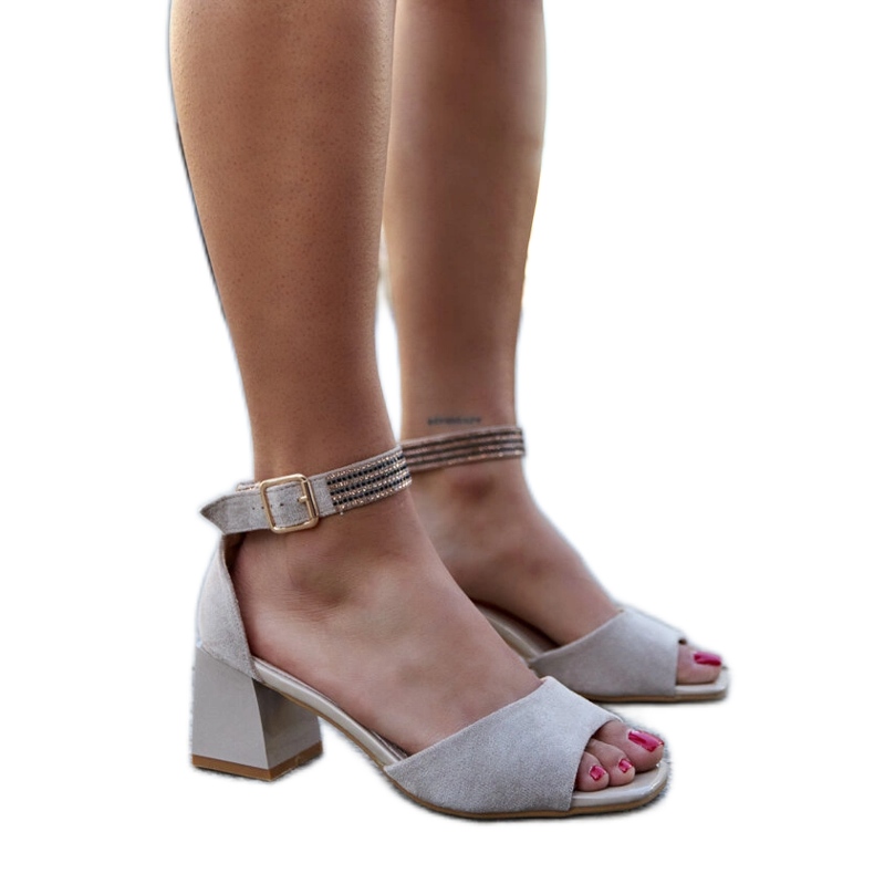 Athir-Sandalen mit Lackabsatz beige
