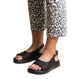 Schwarze Sandalen mit dicker Hamond-Sohle