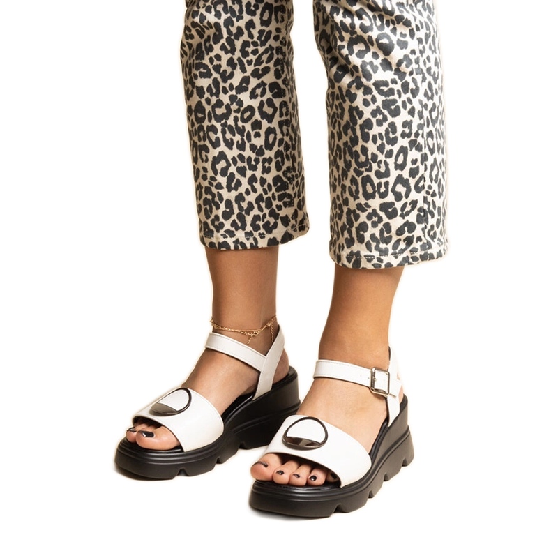 Weiße Keilsandalen aus Maddison-Öko-Leder