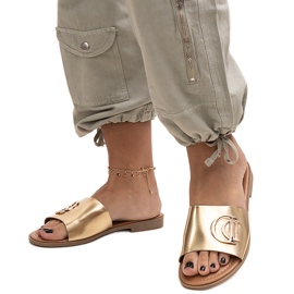 Pantoletten mit goldener Schnalle von Almeita