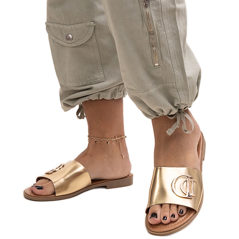 Pantoletten mit goldener Schnalle von Almeita