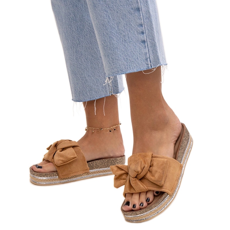 Braune Flip-Flops mit massiver Peletra-Sohle