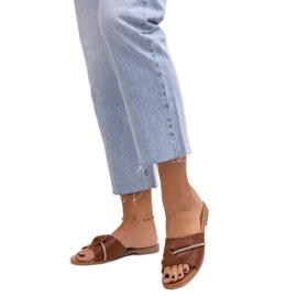 Hüte, verziert mit einem Riemen mit Amari-Zirkonen braun